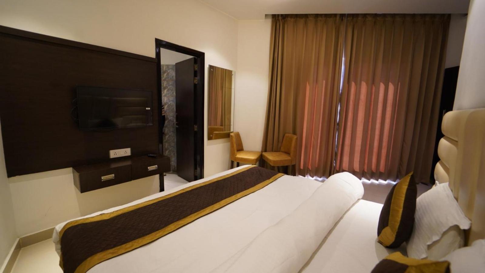 אמריצר Hotel Avi Inn מראה חיצוני תמונה