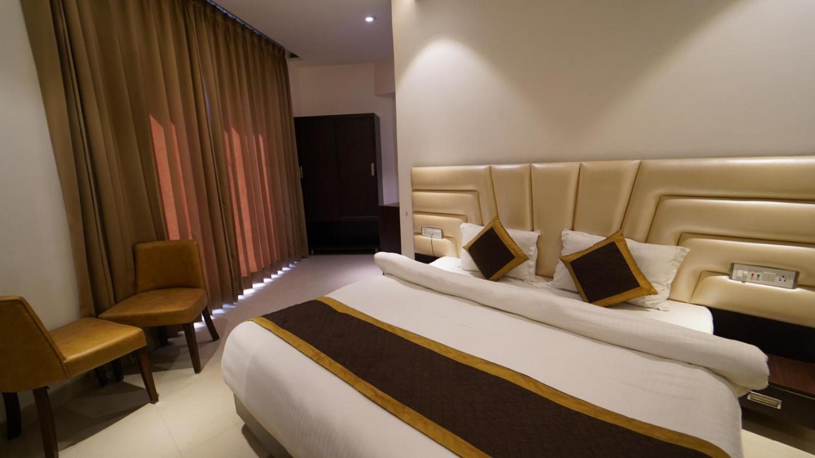 אמריצר Hotel Avi Inn מראה חיצוני תמונה